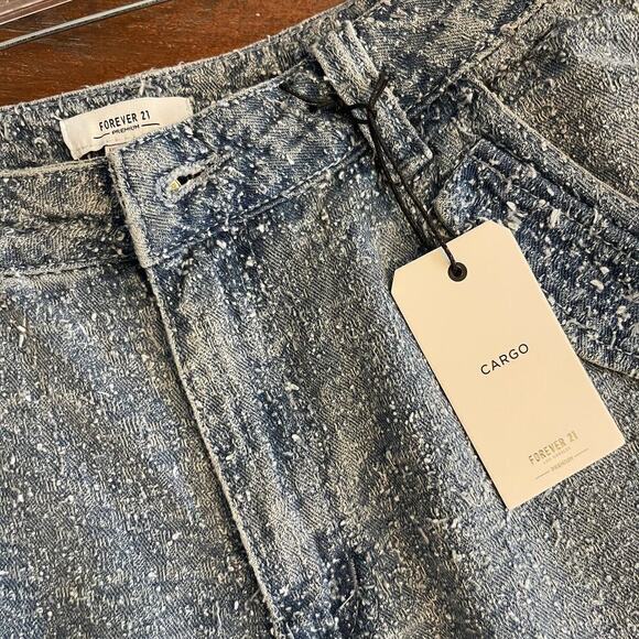 Forever 21 Women's Y2K Style Denim Cargo Pants NWT Size 27 - Picture 2 of 9